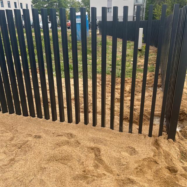 Fence - vertical palisade